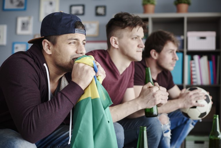 Pesquisa indica que incidência de infarto entre brasileiros cresce de 4% a 8% durante a Copa do Mundo  Créditos: Envato