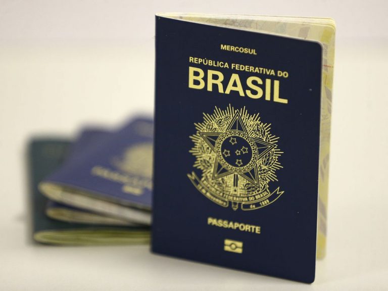 Passaporte brasileiro.