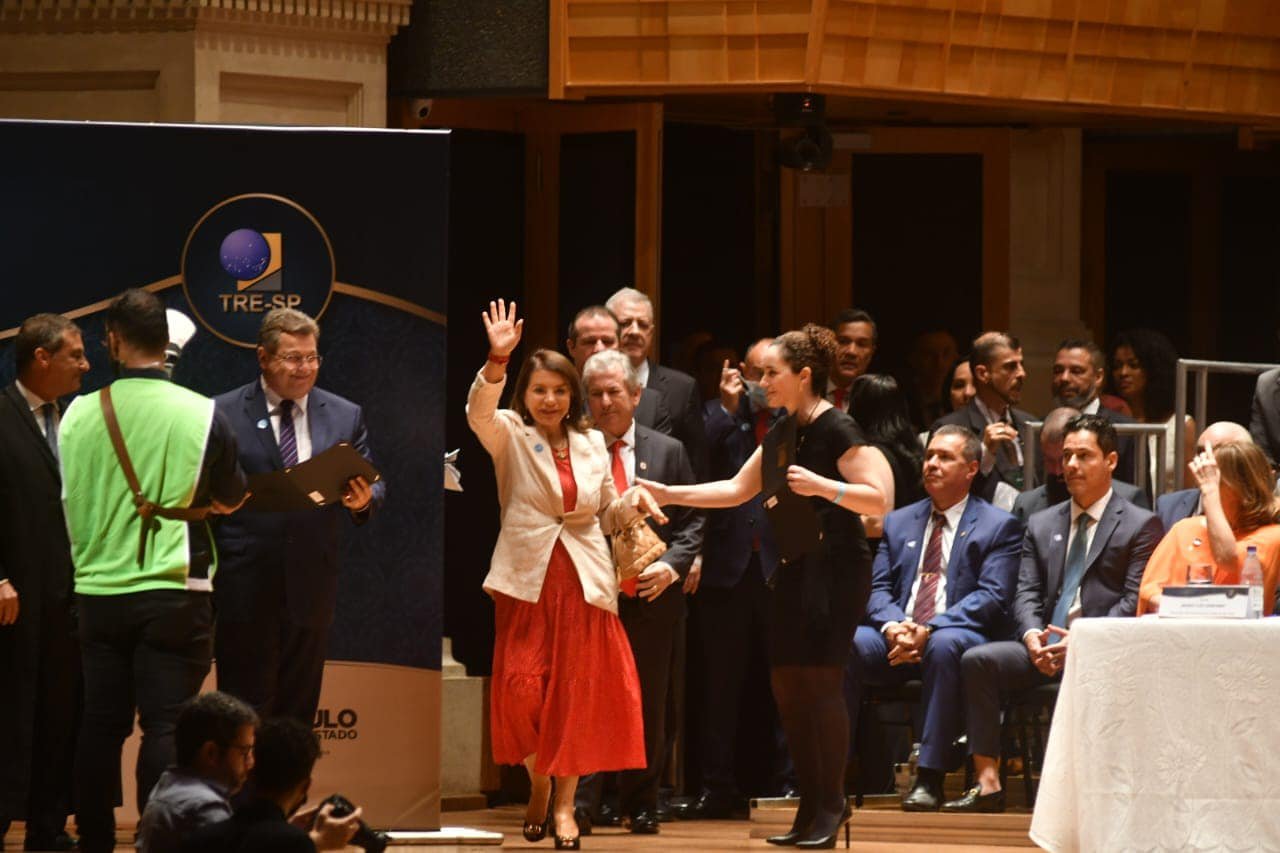 19-12-22-A deputada Professora Bebel ao ser diplomada para o seu segundo mandato