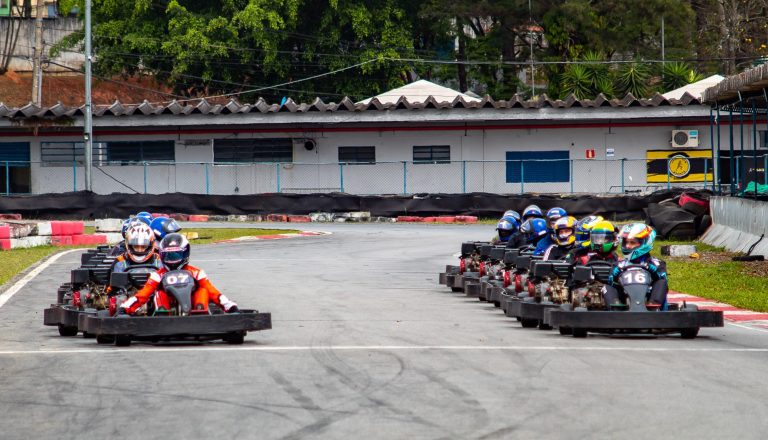 Grid do 1º Festival EMR de Kart realizado em agosto de 2022. Creditos_Clicados_no_Kart