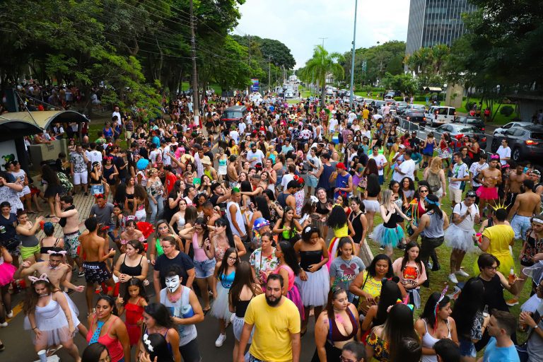 Bloco das Bárbaras 01 - imprensa