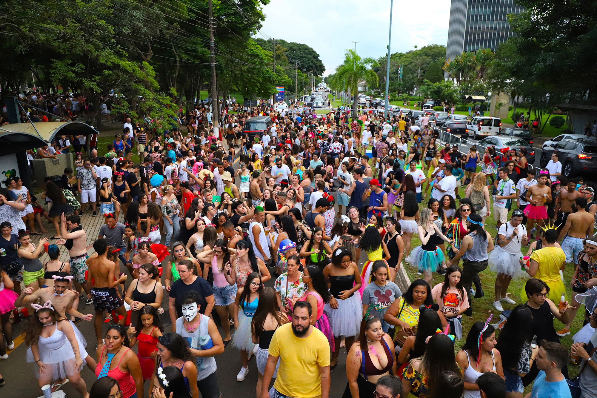 Bloco das Bárbaras 01 - imprensa