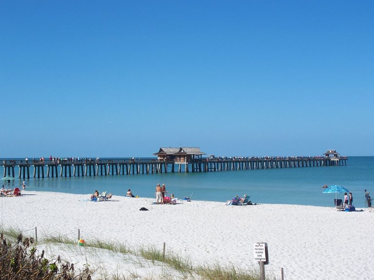 1200px-Naples-FL-Pier06---wikimedia-commons