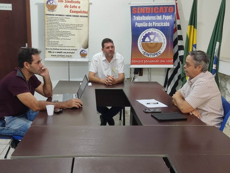 24-04-23-Alessandro Silva, Emerson Cavalheiro e Chico durante reunião de organização do encontro de cipeiros
