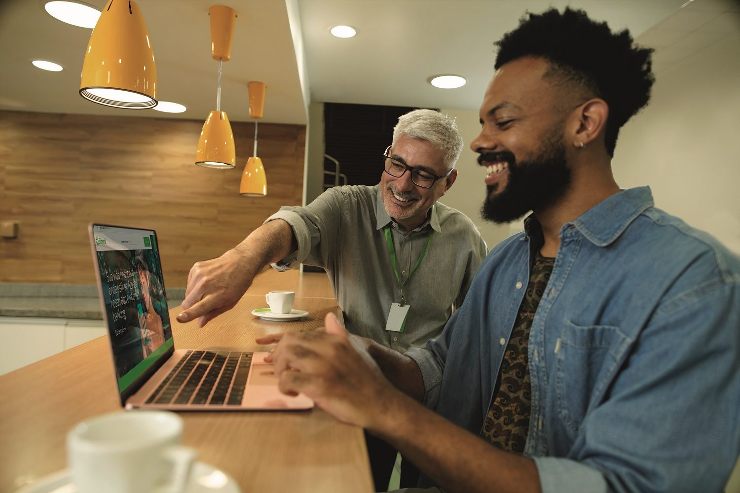 Pessoas-colaboradoras-Sicredi-banco-imagens