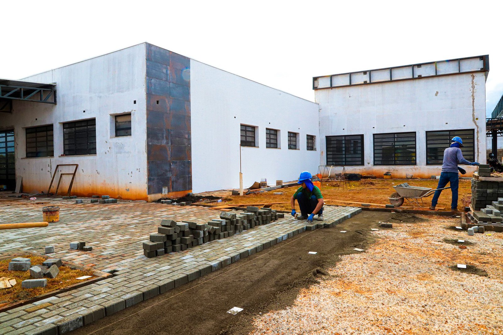 Obra do Novo Complexo Regional de Saúde do Jardim Pérola recebe pintura, plantio de grama e piso intertravado 1 obras ubs cidade nova 03 imprensa