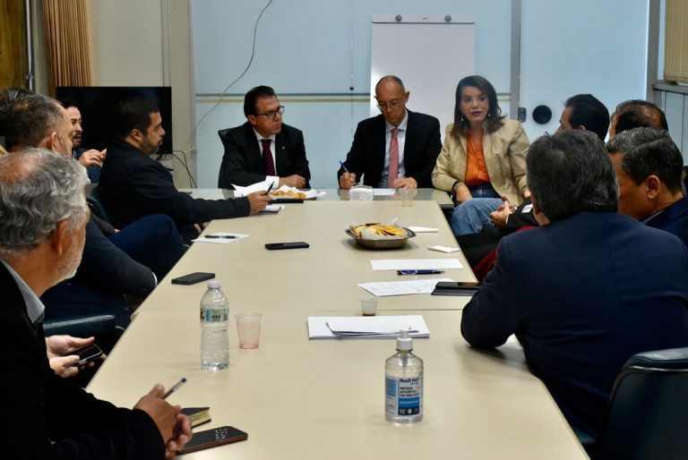 19-05-23-No encontro do ministro com a bancada do PT na Alesp foi falado de projetos para garantir a retomada do desenvolvimento