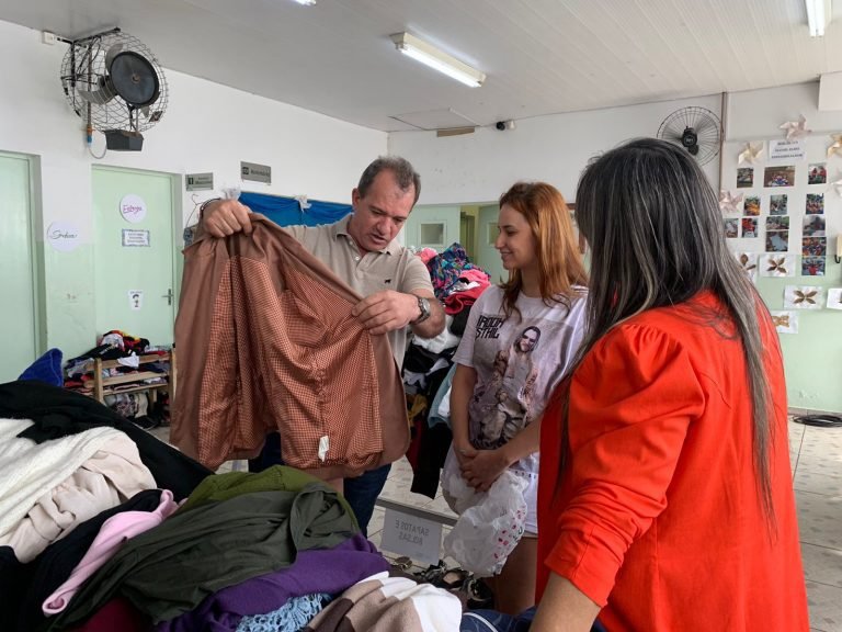 Bazar Itinerante Campanha do Agasalho Fundo Social no São Manoel 2022-07-15 (46)