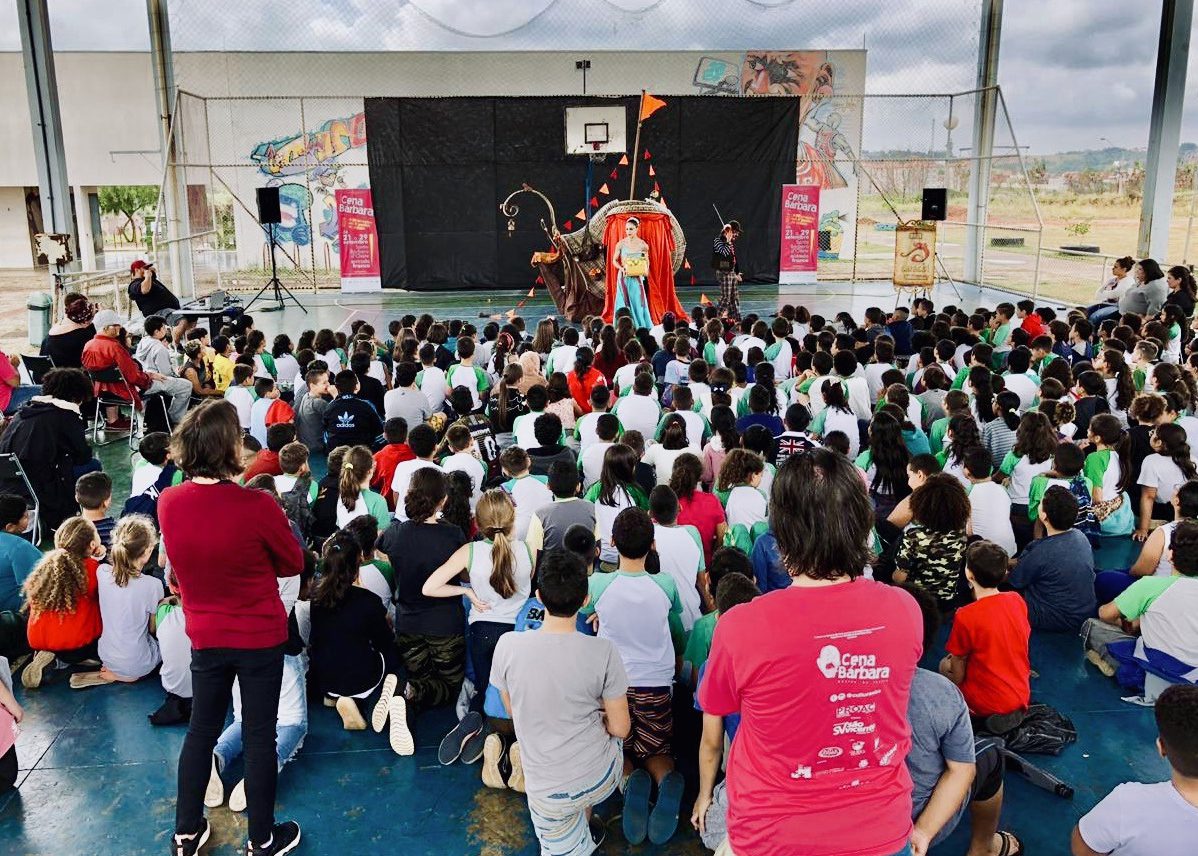 Cena Bárbara 03 - imprensa