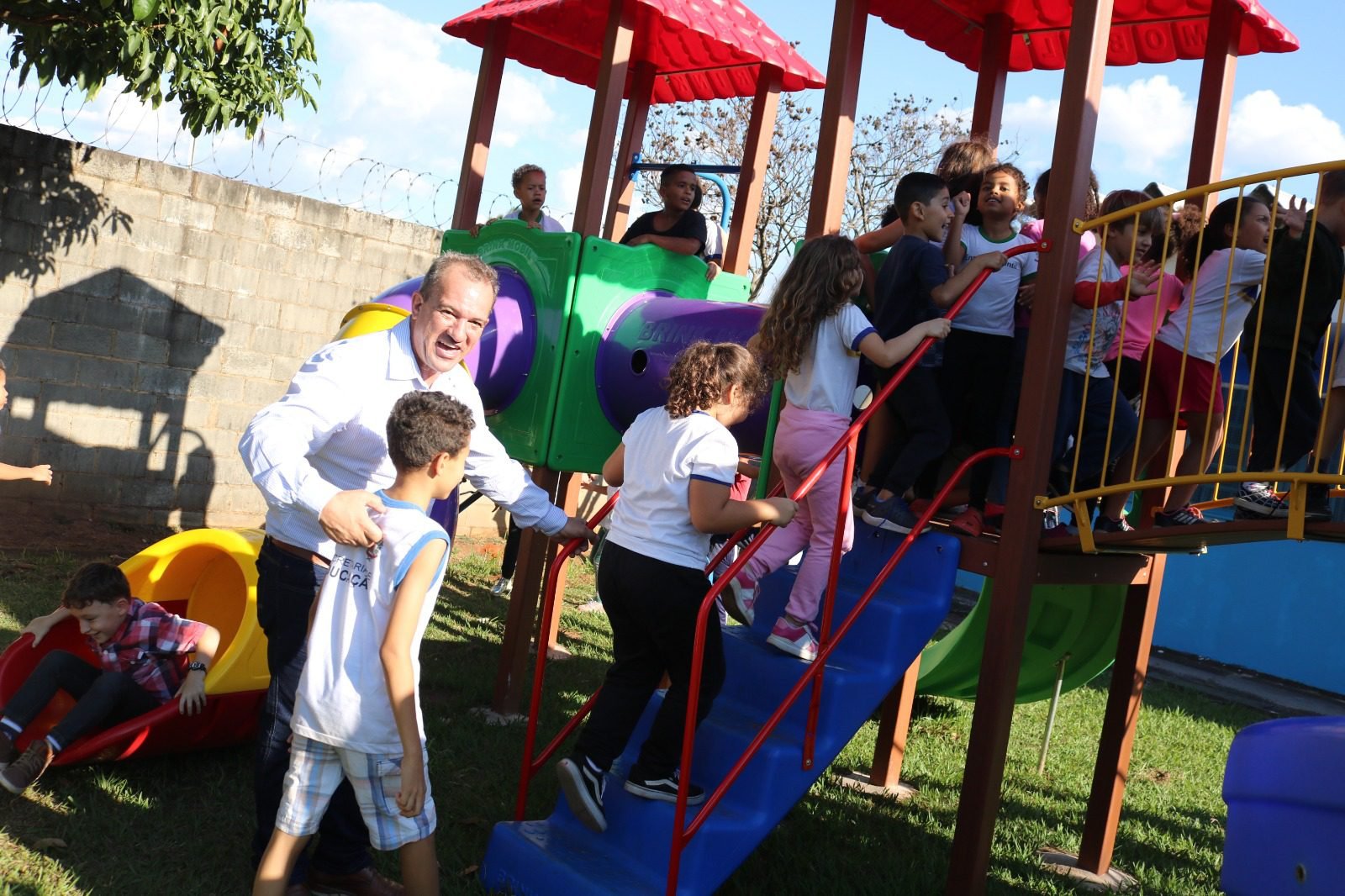 Entrega playground parquinho EMEFEI Augustina Adamson Paiva Educação PMNO 2023-05-02 (6)