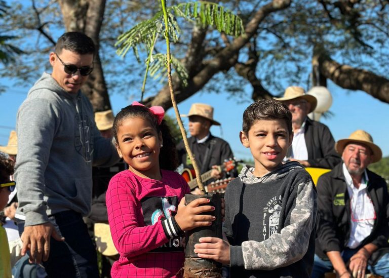 Plantio Escola Dagmar 01 - imprensa