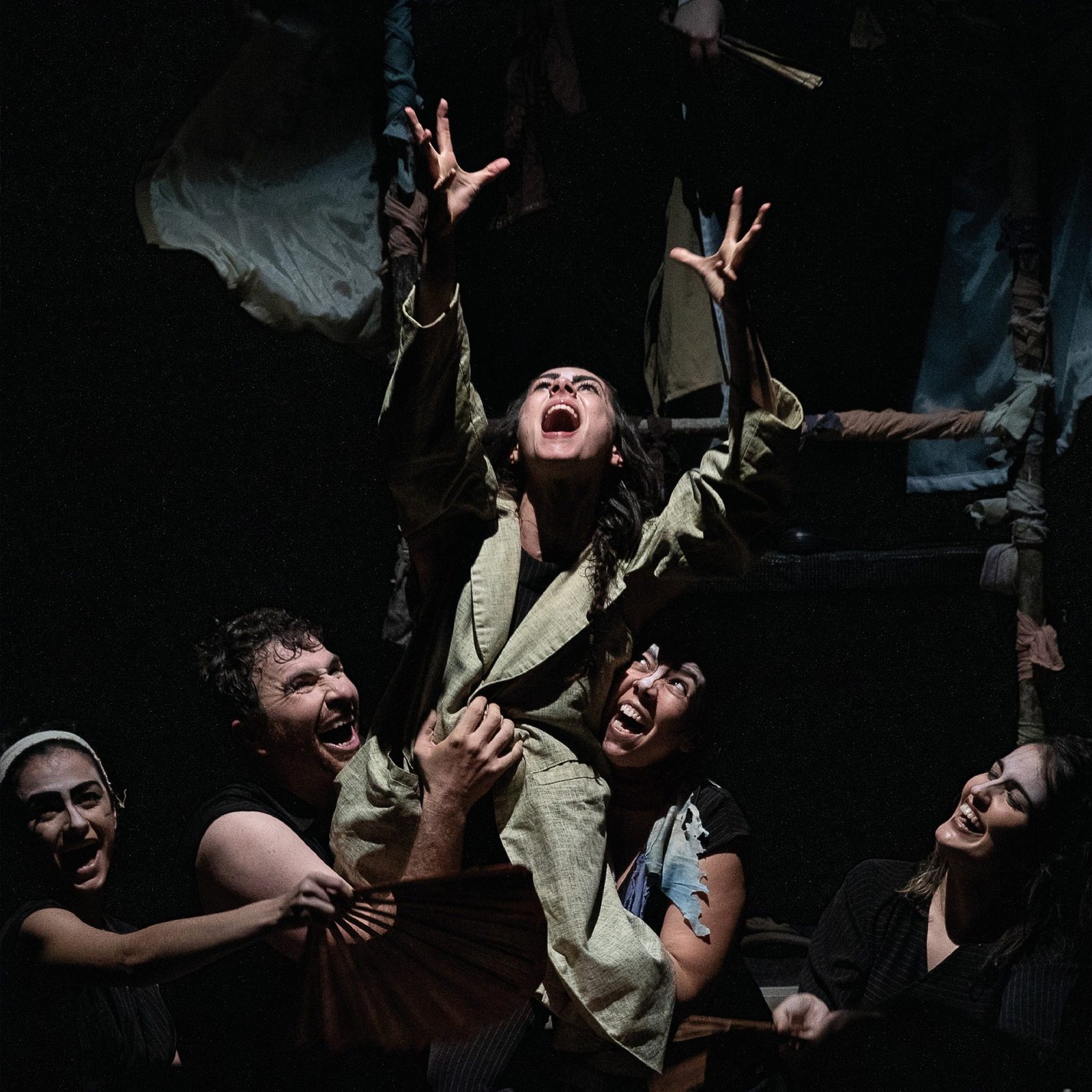 Teatro Municipal recebe a arte de Brecht em “Alma Boa - Uma Parábola Chinesa” 1 alma-boa_foto-nina-pires-divulgacao (3)