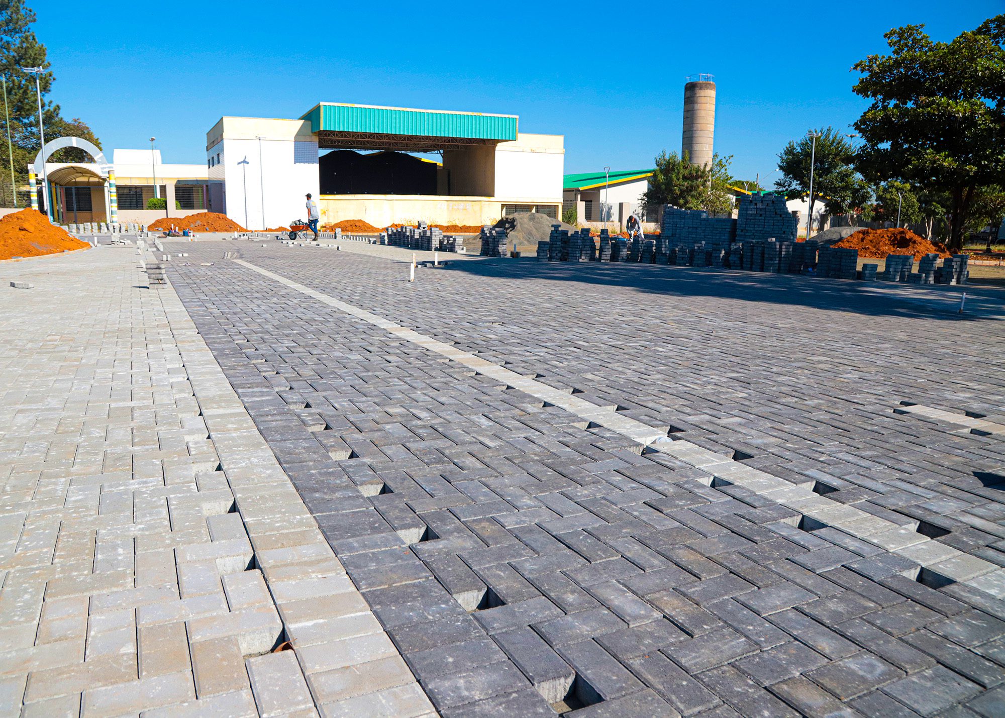 calçamento praça rossi armenio 06 imprensa