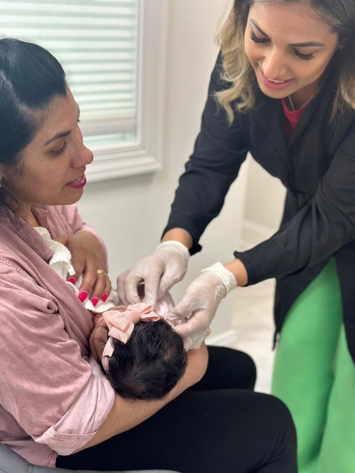 Conheça o método de perfuração de orelhas em bebês que promete ser indolor 1 perfuração de orelhas