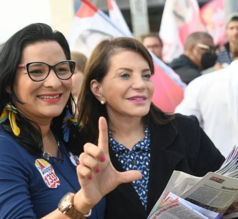 23-06-23-As deputadas Juliana Cardoso e Professora Bebel que fizeram parceria para garantir ventiladores para as escolas municipais da cidade