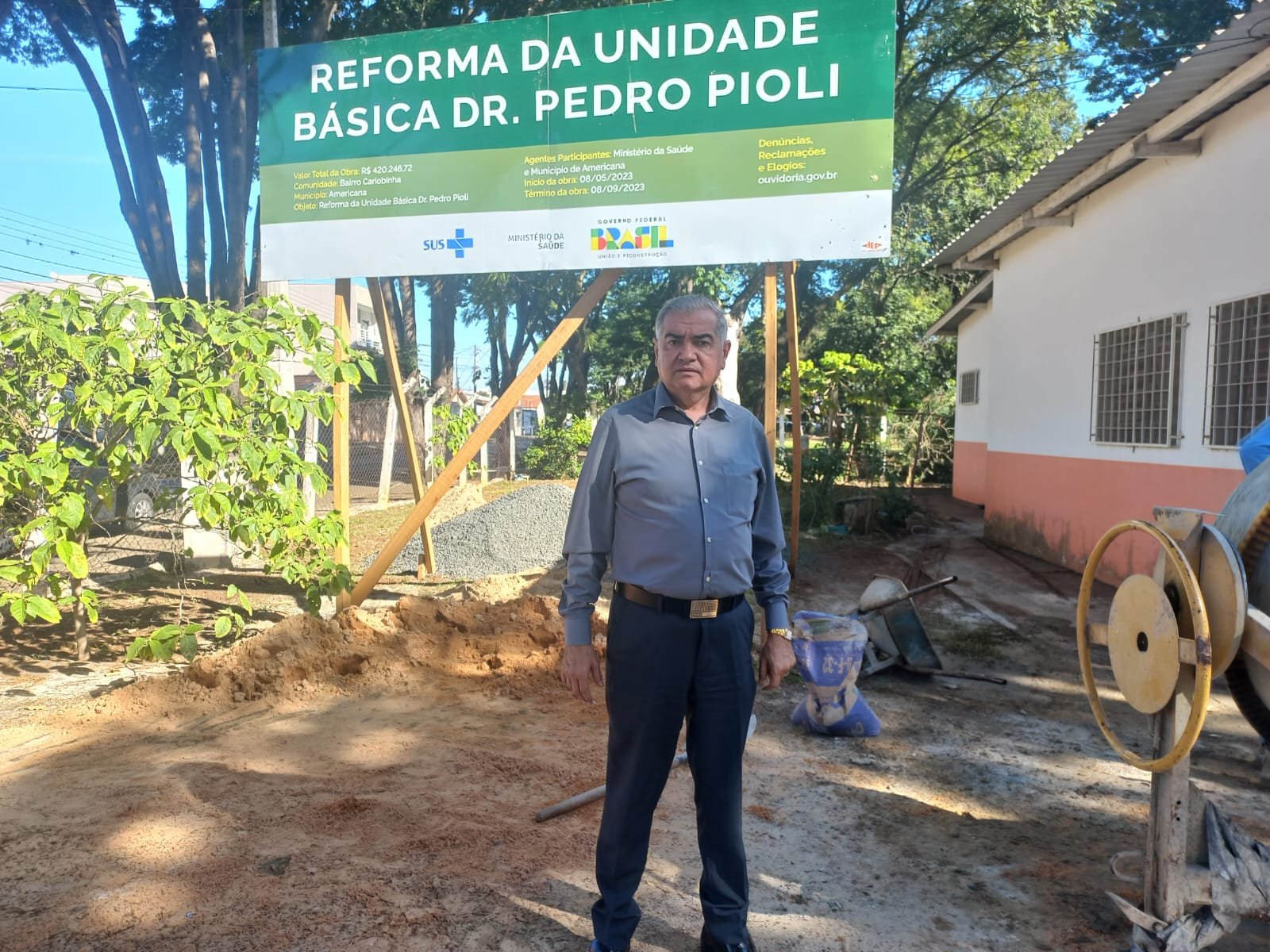 Marcos Caetano fiscaliza obras de reforma na UBS do bairro Cariobinha 1 230506 marcos1