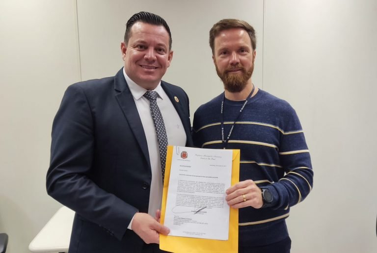 Thiago Martins intermedeia destinação de roupas e agasalhos apreendidos 1 230621 thiago mA