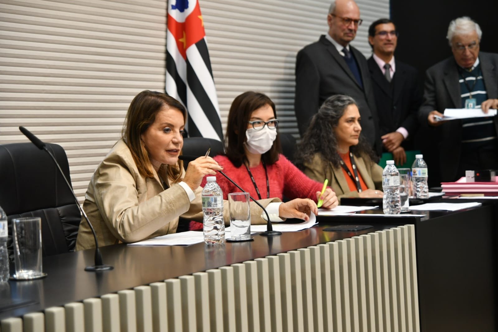 26-06-23-A deputada Professora Bebel durante reunião da Comissão de Educação e Cultura que decidiu convidar o secretário Renato Feder para estar na Alesp