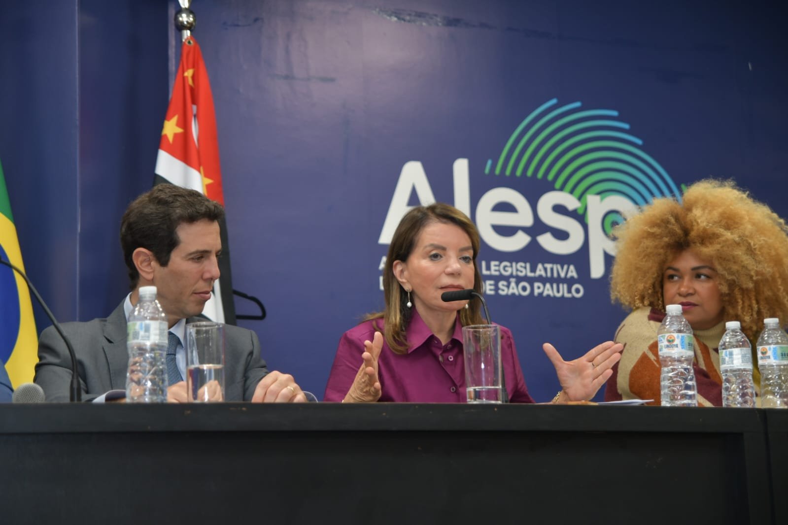 29-06-23-No encontro com o secretário da Educação, Renato Feder, cobrou o pagamento do Adicional de Local de Exercício para o magistério