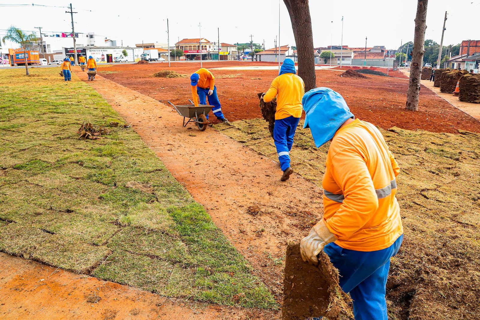 Obras na região do São Fernando: Prefeitura executa plantio de grama em Nova Área de Bem-Estar e Lazer 1 Área Lazer São Fernando 02 - imprensa