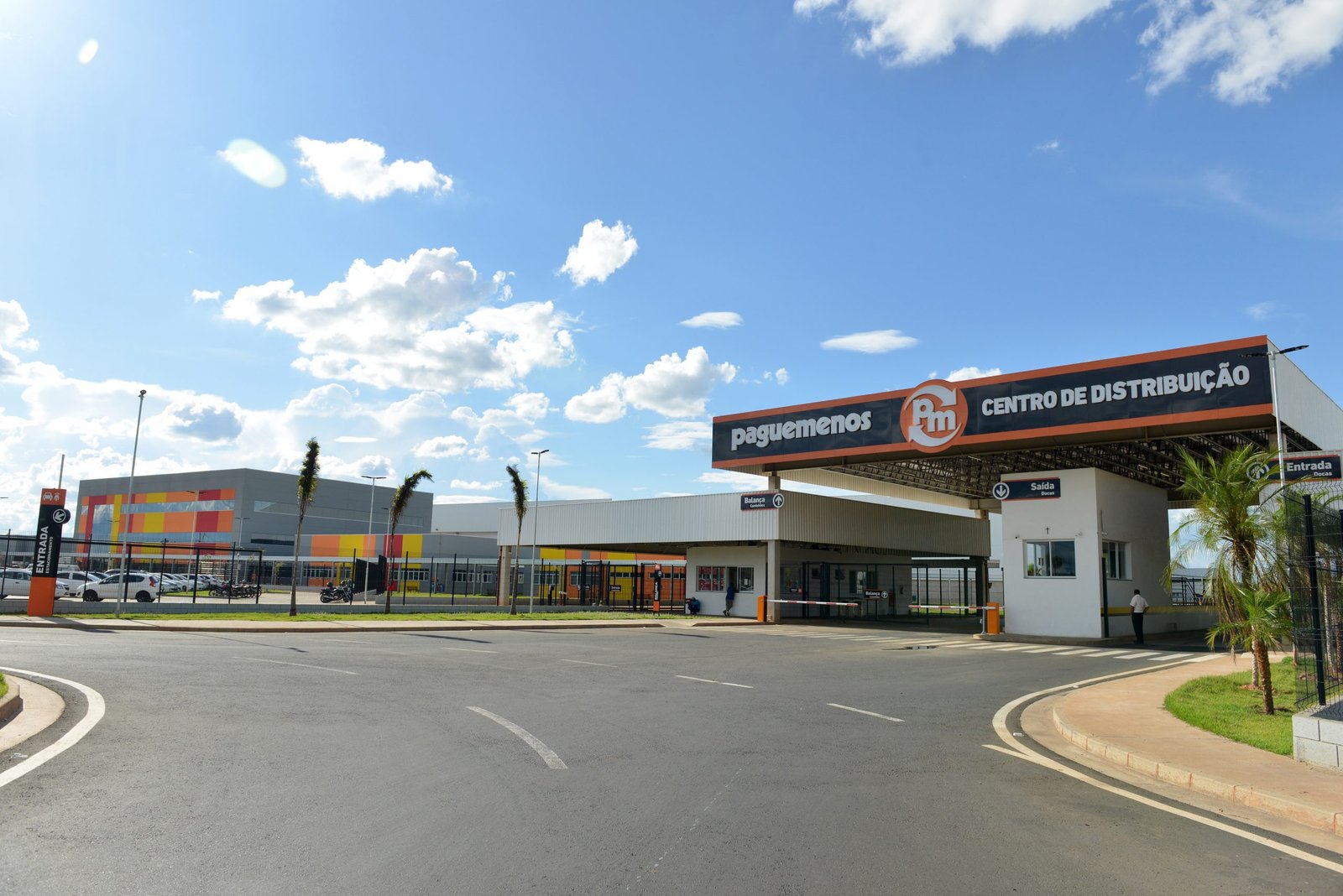 Complexo Administrativo da Rede de Supermercados Pague Menos, em Santa Bárbara 2