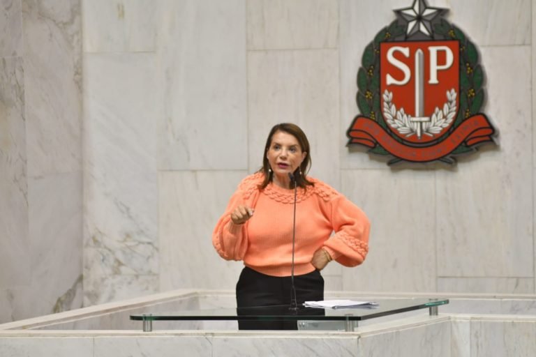 06-07-23-Na moção, a deputada Professora Bebel destaca a importância da Acipi e os relevantes serviços prestados ao longo dos 90 anos