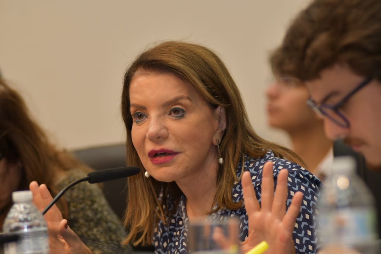 19-07-23-A deputada Professora Bebel explica que a criança portadora de TEA requer uma atenção maior de dedicação e, portanto, exige mais tempo dos pais ou responsáveis