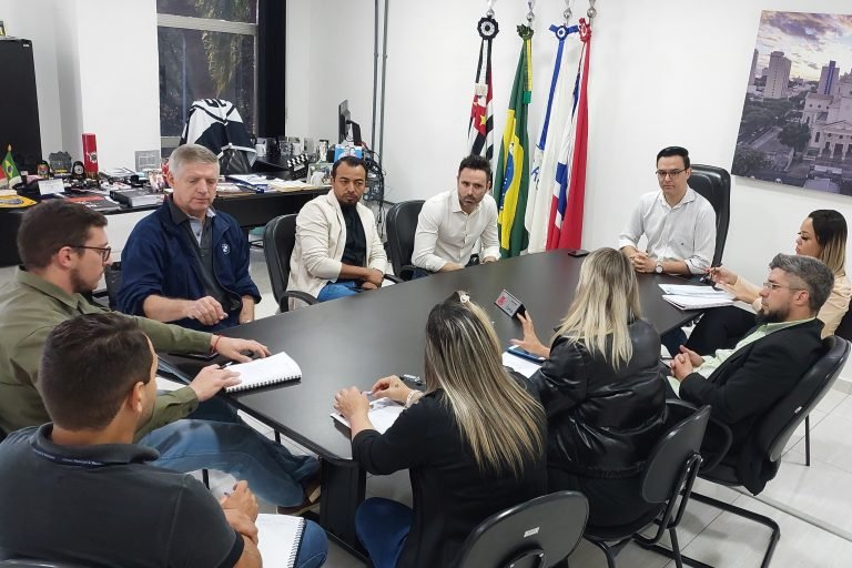 230710 emprega americana 1