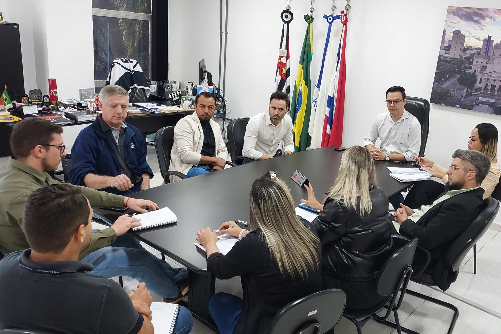 230710 emprega americana 1