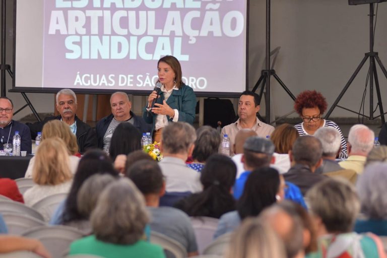31-07-23-A deputada estadual Professora Bebel coordena seminário da carrente 'Articulação Sindical' da Apeoesp, na cidade de Águas de São Pedro