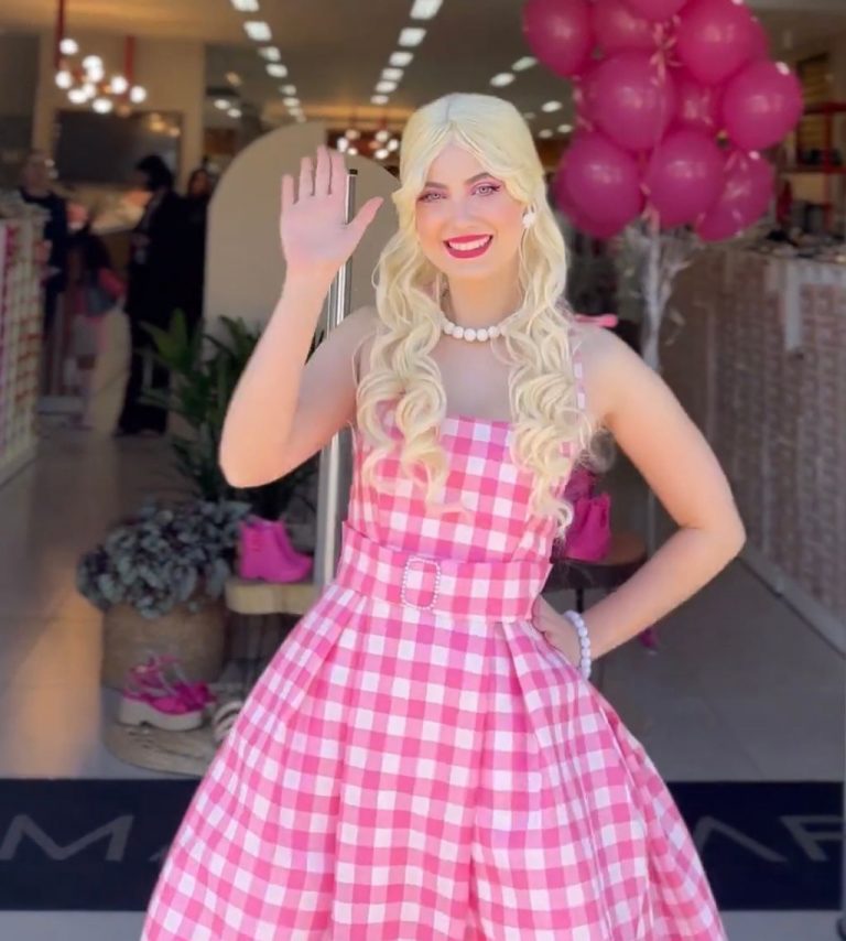 Barbie Encontro de Personagens