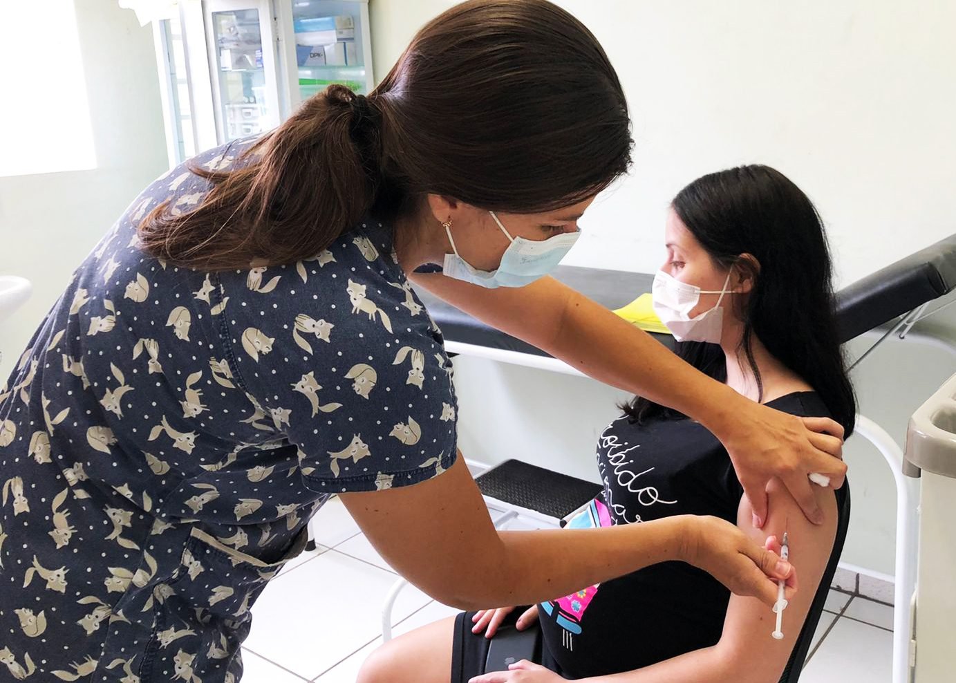 Prefeitura de Santa Bárbara continua com aplicação de vacina bivalente contra Covid-19 1 Gestante vacina bivalente 01 - insta