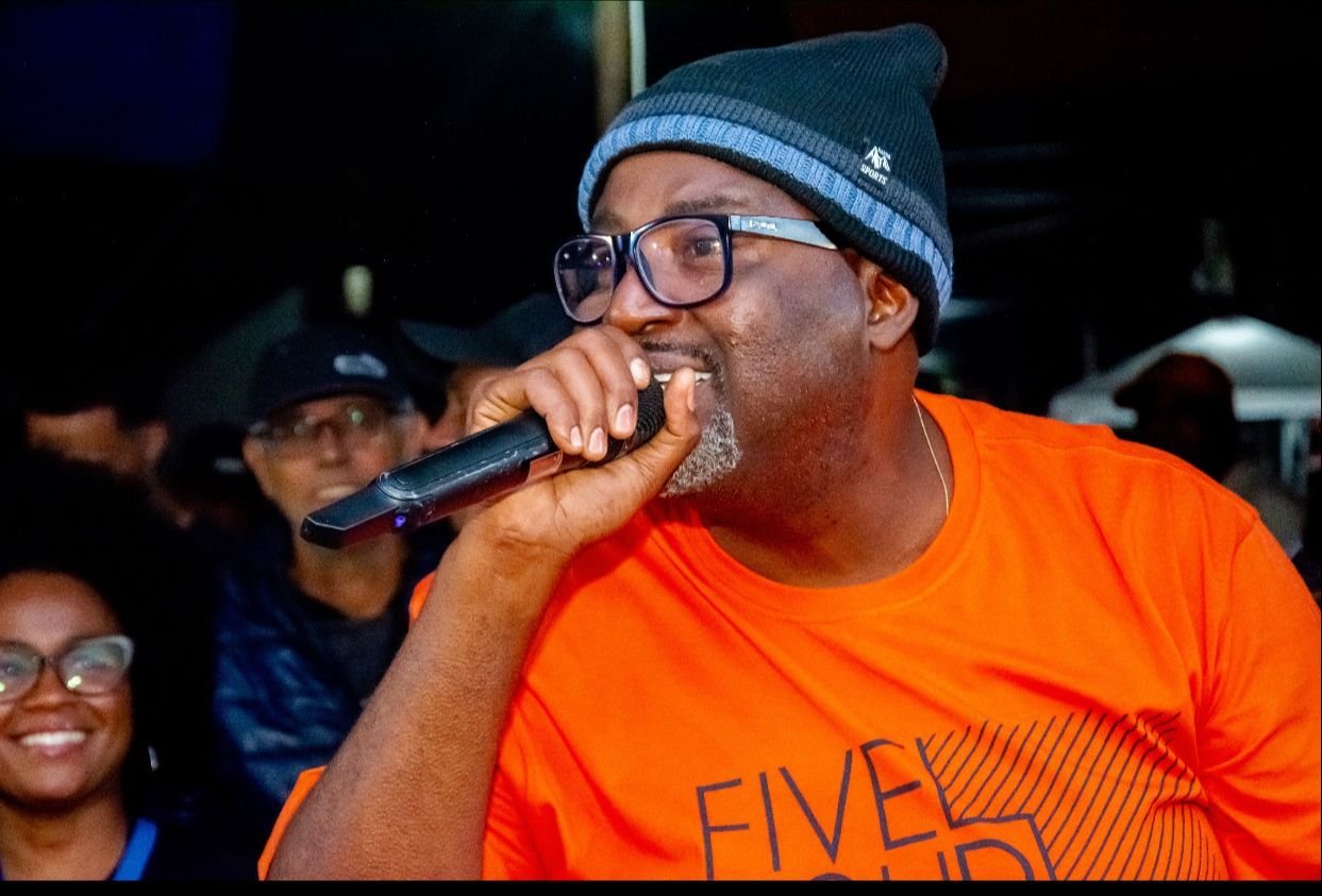 Ronaldo Gomes esquenta as rodas de samba da baixada fluminense 1 2