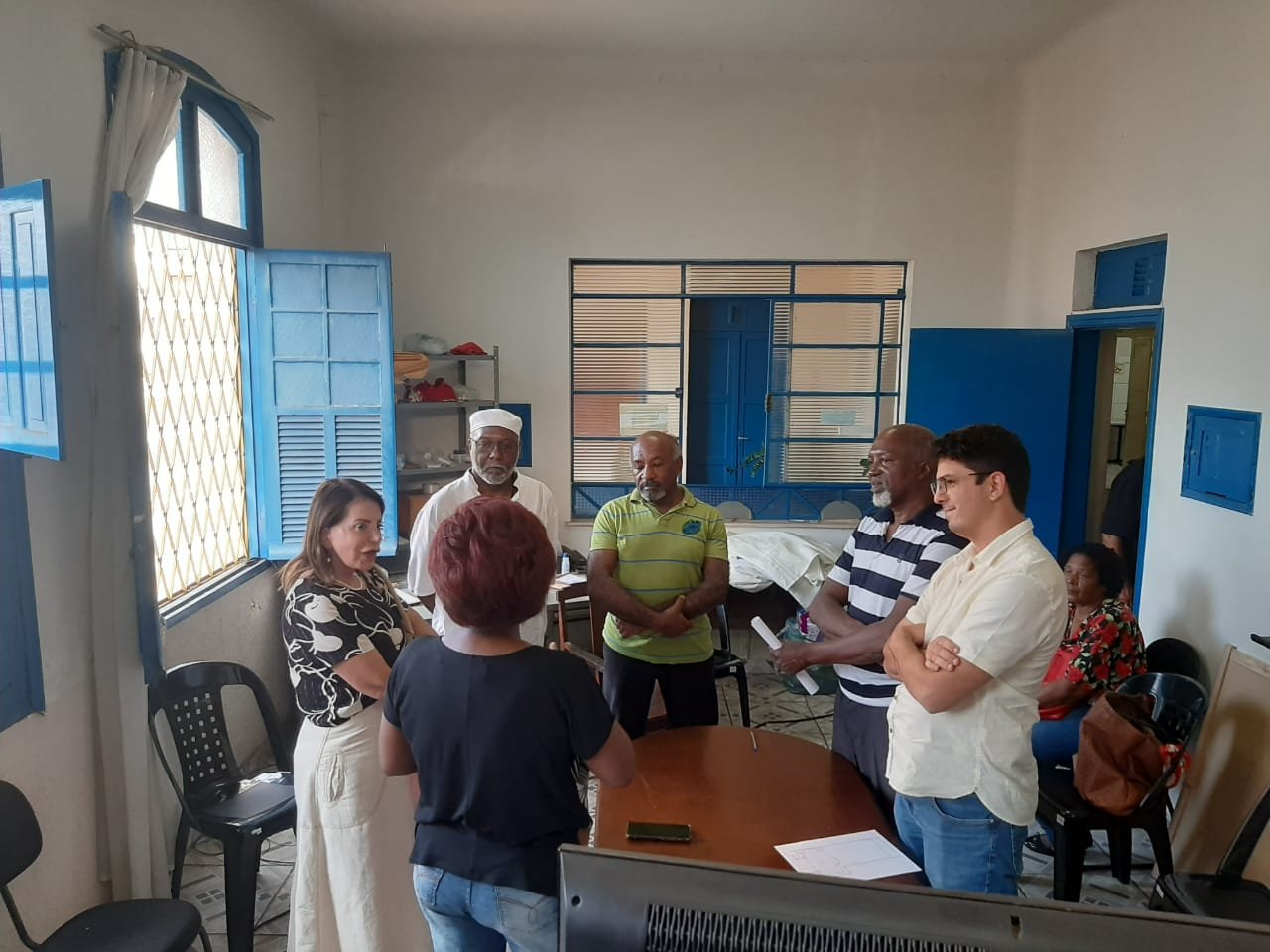 Deputada Bebel destinará recursos para reformas do Clube 13 de Maio 1 21-08-23-Na visita, a deputada Bebel foi informada pela direção do 13 de Maio sobre o projeto de reforma do prédio da entidade