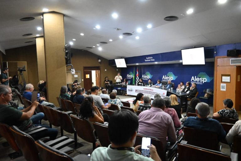 24-08-23-A audiência pública da Frente Parlamentar em defesa dos serviços públicos, funcionalismo público da ativa, aposentados e pensionistas foi realizada no auditório Teotônio Vilela