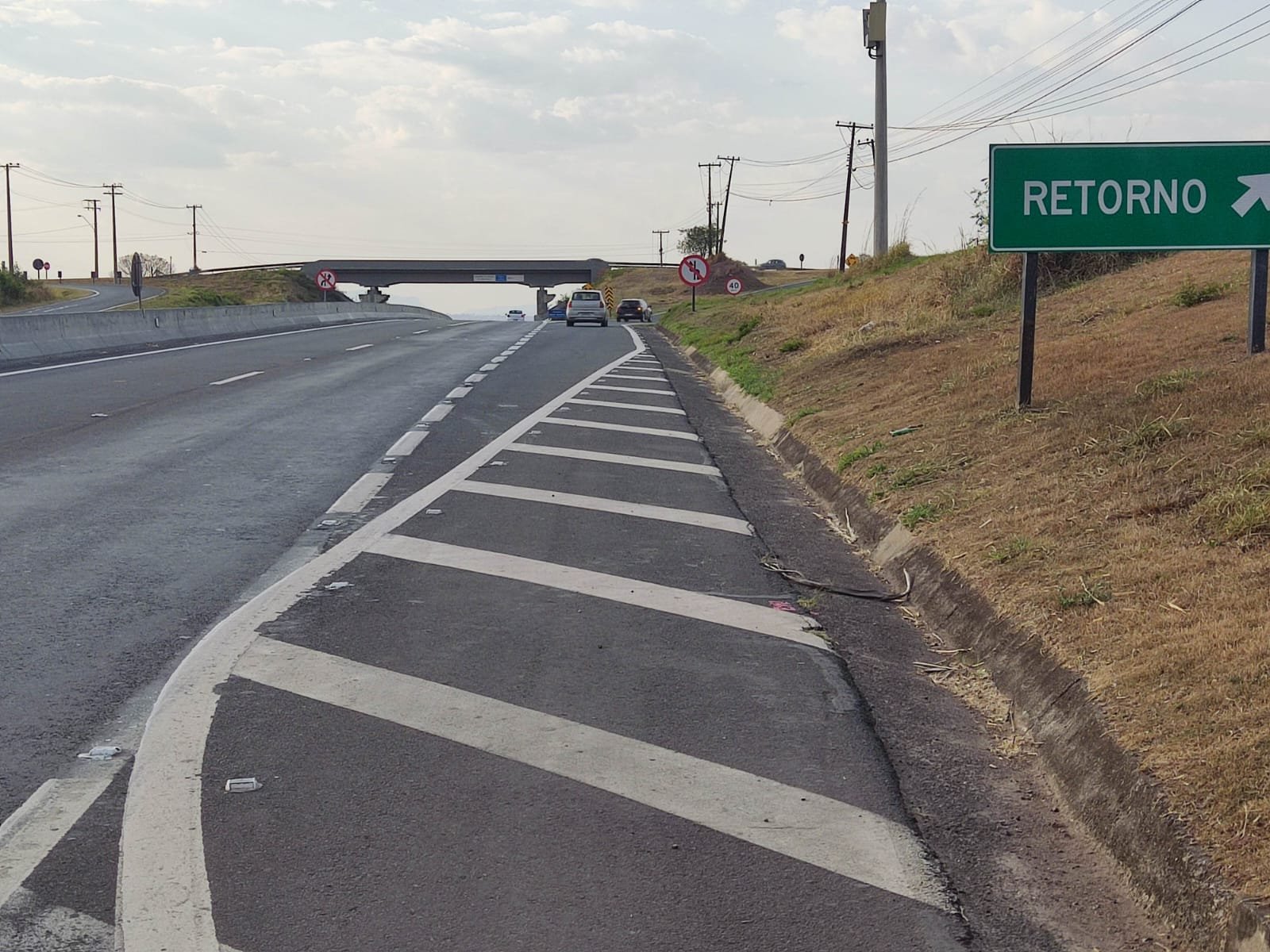 24-08-23-A falta de sinalização foi levada à deputada por moradores de Santa Olímpia e Santana que cobrar uma placa informando o acesso