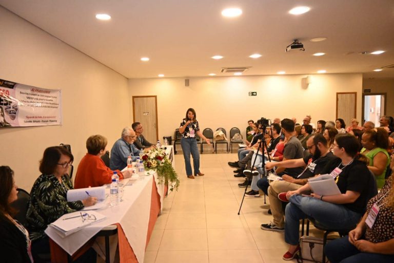 25-08-23-A deputada Professora Bebel durante encontro preparatório para o Congresso Estadual realizado em Águas de São Pedro, no domingo passado