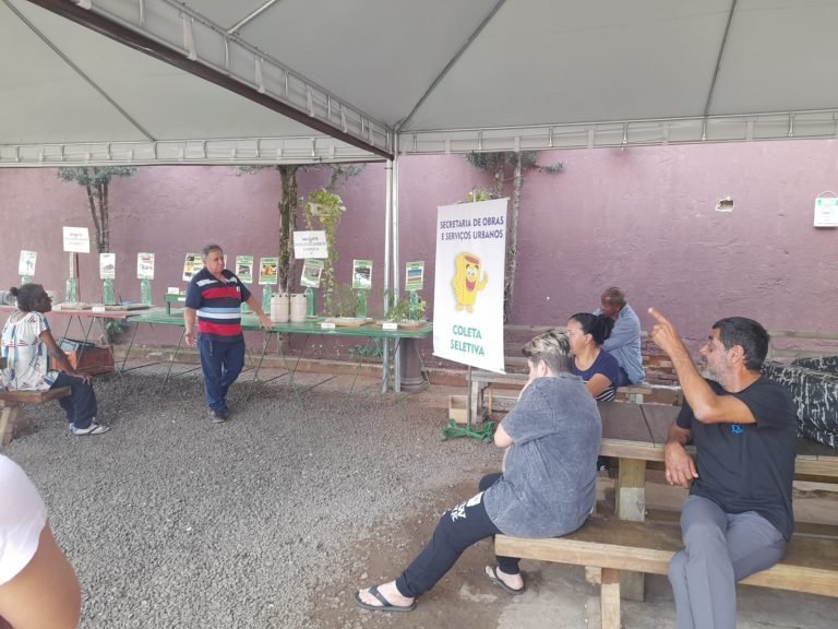 Ação do Meio Ambiente aborda coleta seletiva na Casa de Passagem