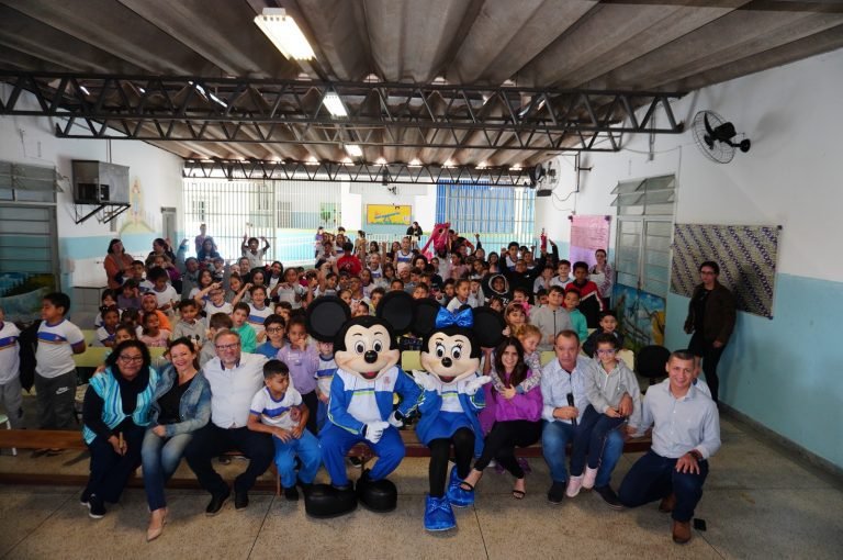 Entrega de Uniformes Escolares Educação PMNO x EMEF Paulo Azenha 2023-08-01 (10)