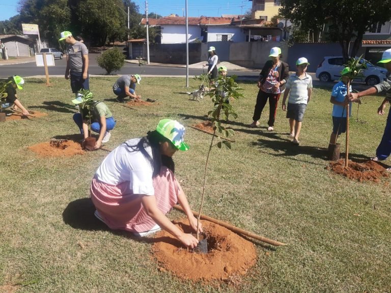 Plantio mudas Dia da Árvore + Ambipar no Parque Linear 23 de Maio 2022-09-24 (33)