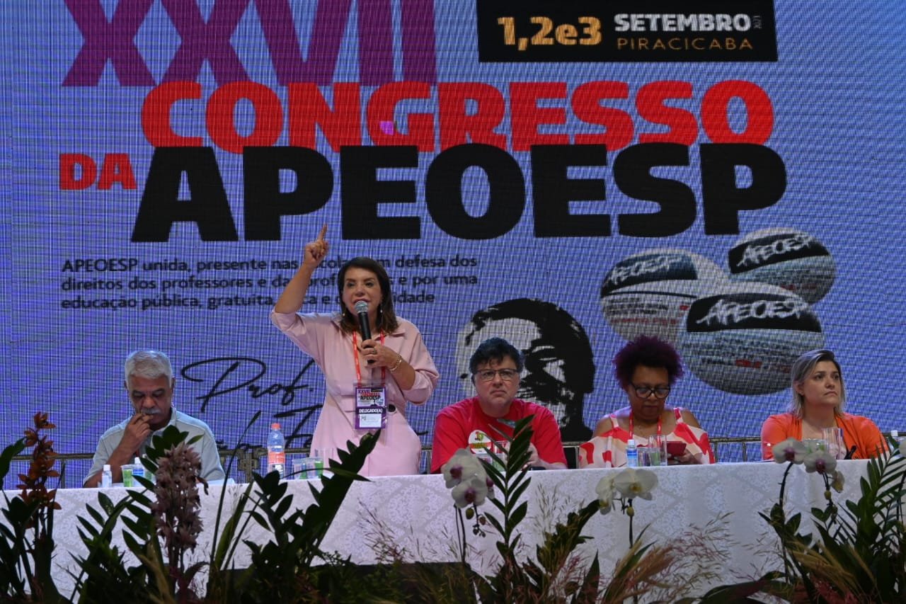 04-09-23-A deputada Professora Bebel diz que é necessário ampliar a mobilização e tomar as ruas em defesa da educação pública de qualidade