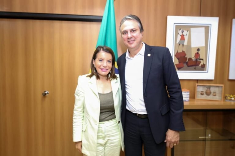 13-09-23-A deputada Professora Bebel em encontro com o ministro da Educação, Camilo Santana, quando apresentou o pedido de uma universidade federal em Piracicaba