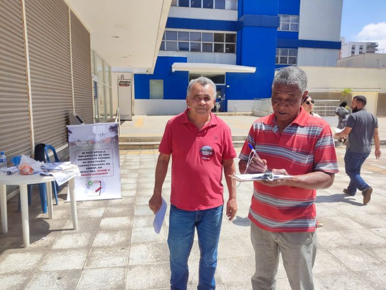 15-09-23-Esse foi o segundo dia de coleta de assinturas do movimento pela federalização da Unimep