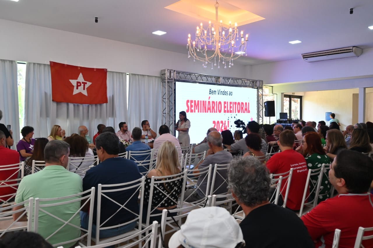 18-09-23-No seminário eleitoral do PT, a deputada Professora Bebel disse que serão enormes os desafios, 'mas não vim para brincar'