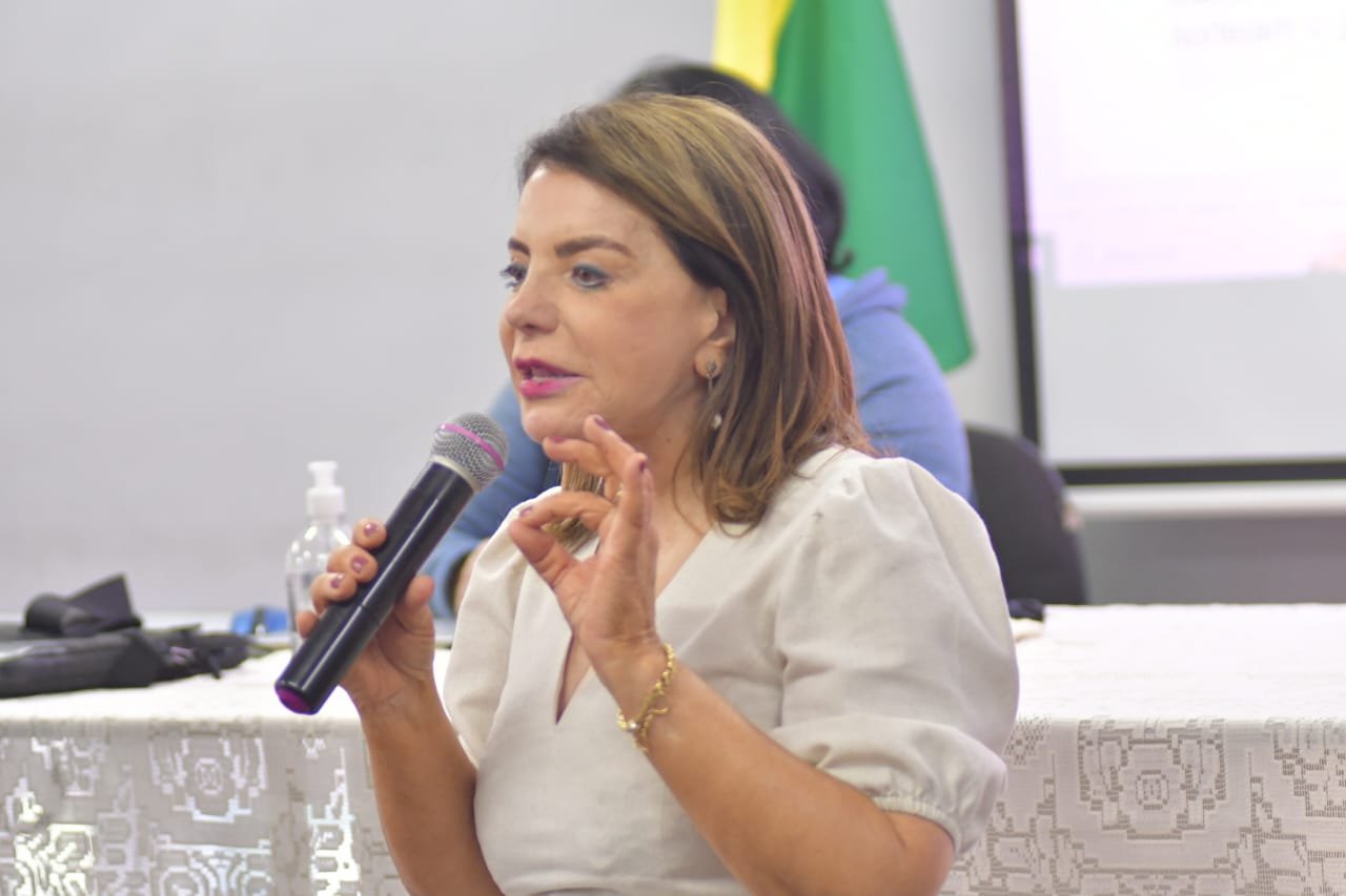 19-09-23-A deputada Professora Bebel que estará promovendo audiência pública na Alesp, com a participação do Ministério Público estadual