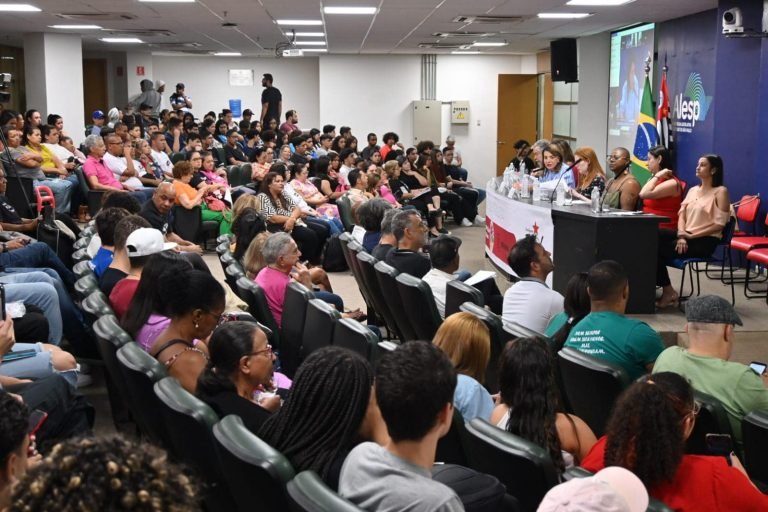 20-09-23-A audiência pública na Alesp reuniu pais de alunos, alunos e especialistas, além da Secretaria Estadaual da Educação