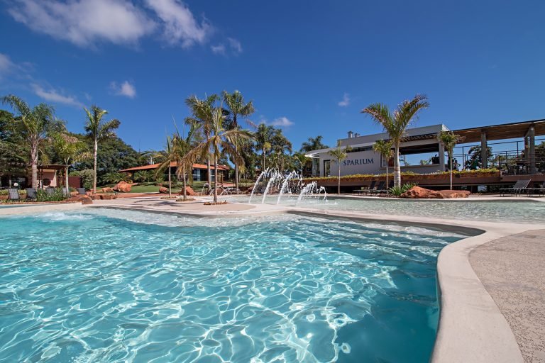 Recanto das Cachoeiras com spa Sparium ao fundo