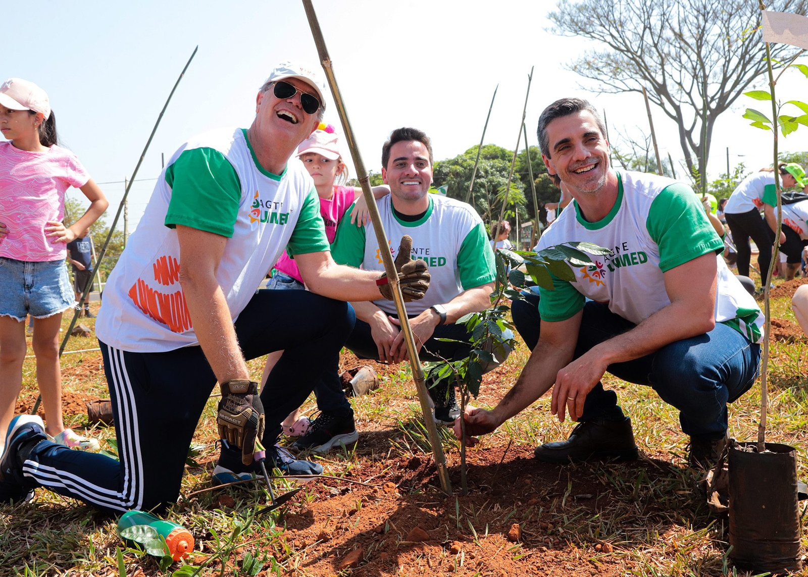 plantio de arvore unimed 07 imprensa