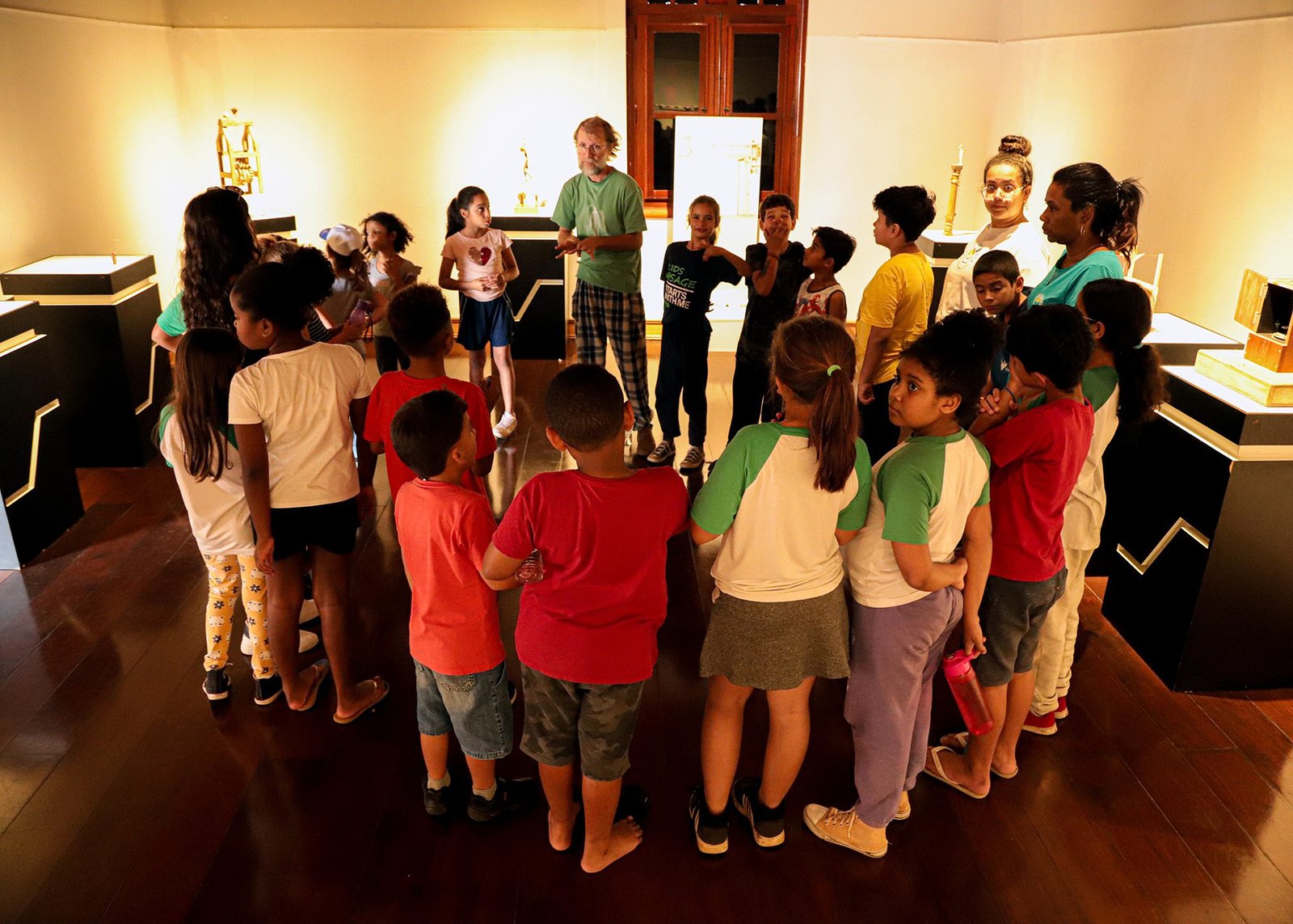 visita exposiçao guiada 01 imprensa