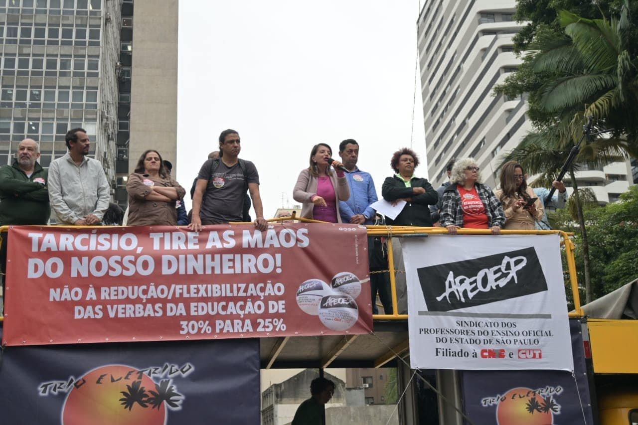23-10-23-Na assembleia, a deputada Professora Bebel destaca a importância de uma grande mobilização da categoria em defesa do magistério paulista